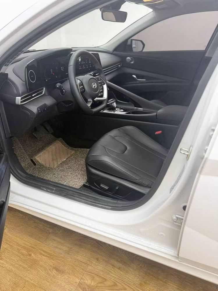 Hyundai Elantra 2022, фото 3