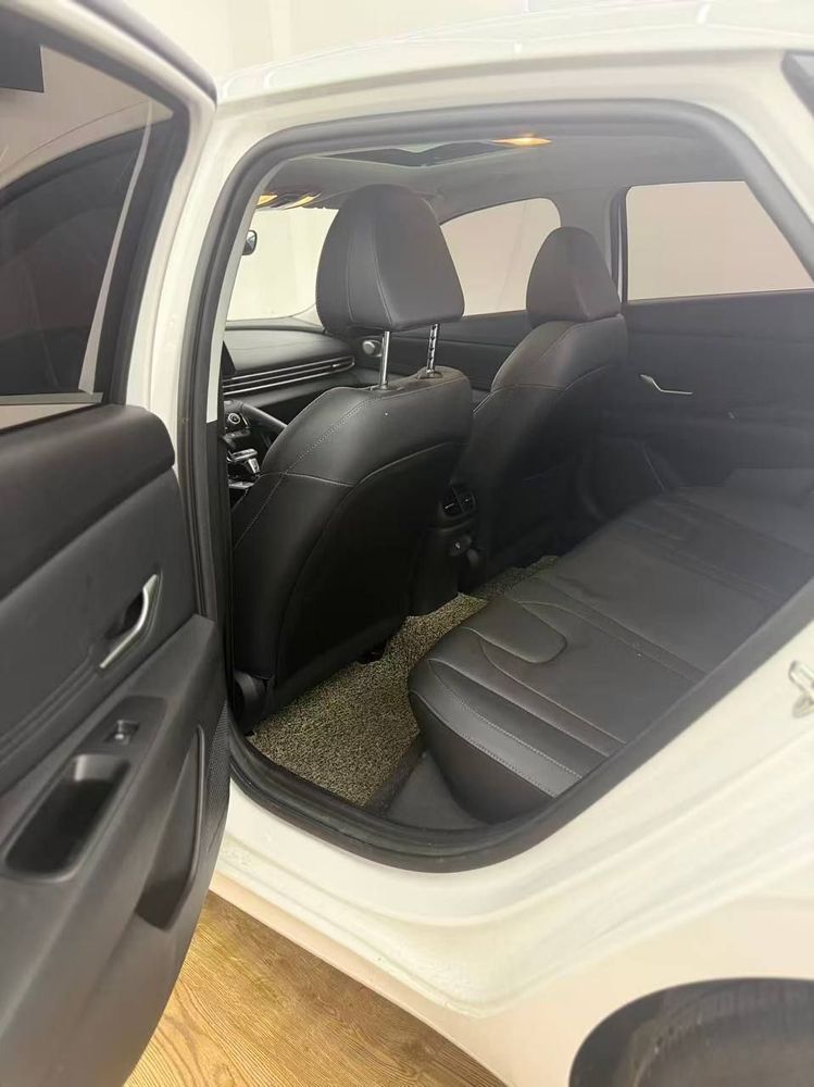 Hyundai Elantra 2022, фото 6