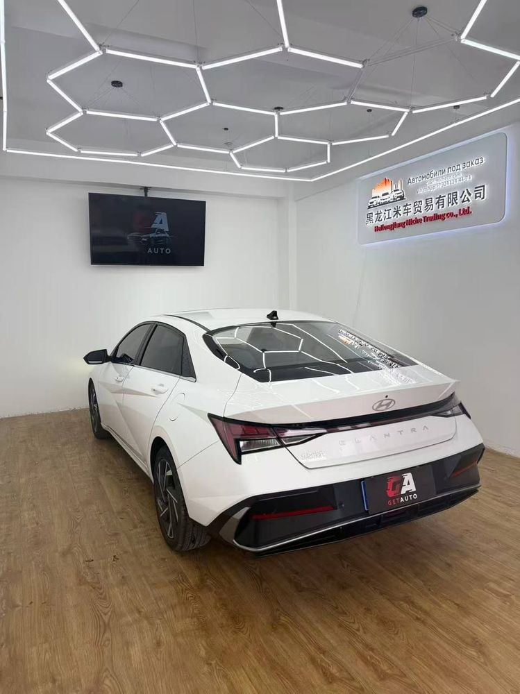 Hyundai Elantra 2022, фото 2